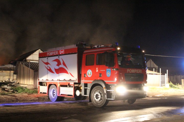 La cât se ridică PAGUBELE cauzate de incendiul devastator de la Străşeni (FOTO)