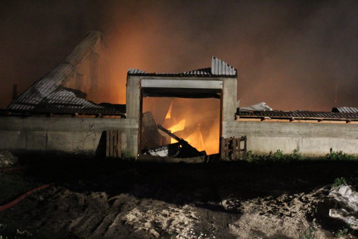 EXCLUSIV. Imagini din dronă de la incendiul de la Strășeni (VIDEO)