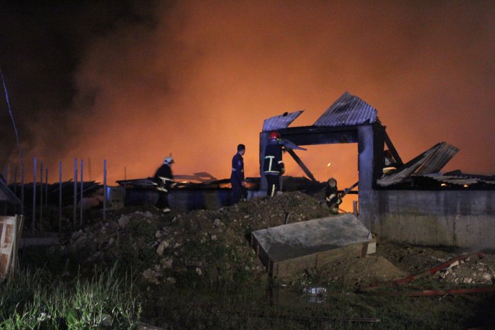 EXCLUSIV. Imagini din dronă de la incendiul de la Strășeni (VIDEO)