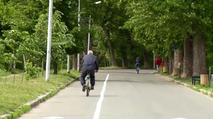 Piste pentru biciclişti în parcul Valea Morilor. Acum circulaţia va fi mai uşoară (FOTO)