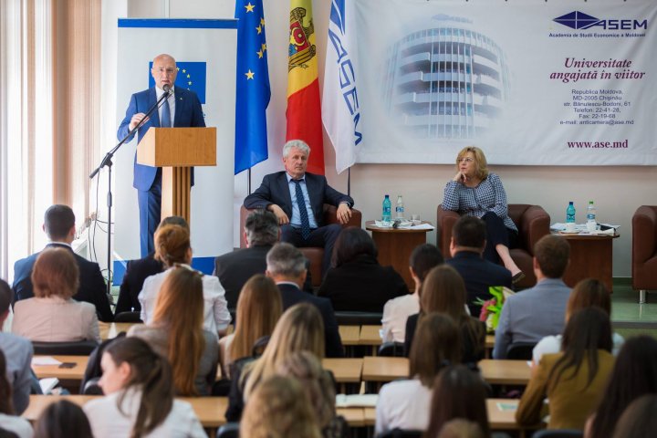 Relaţia Republica Moldova - UE, pe înţelesul studenţilor. Pavel Filip şi Corina Creţu au ţinut o lecţie deschisă la ASEM (VIDEO)