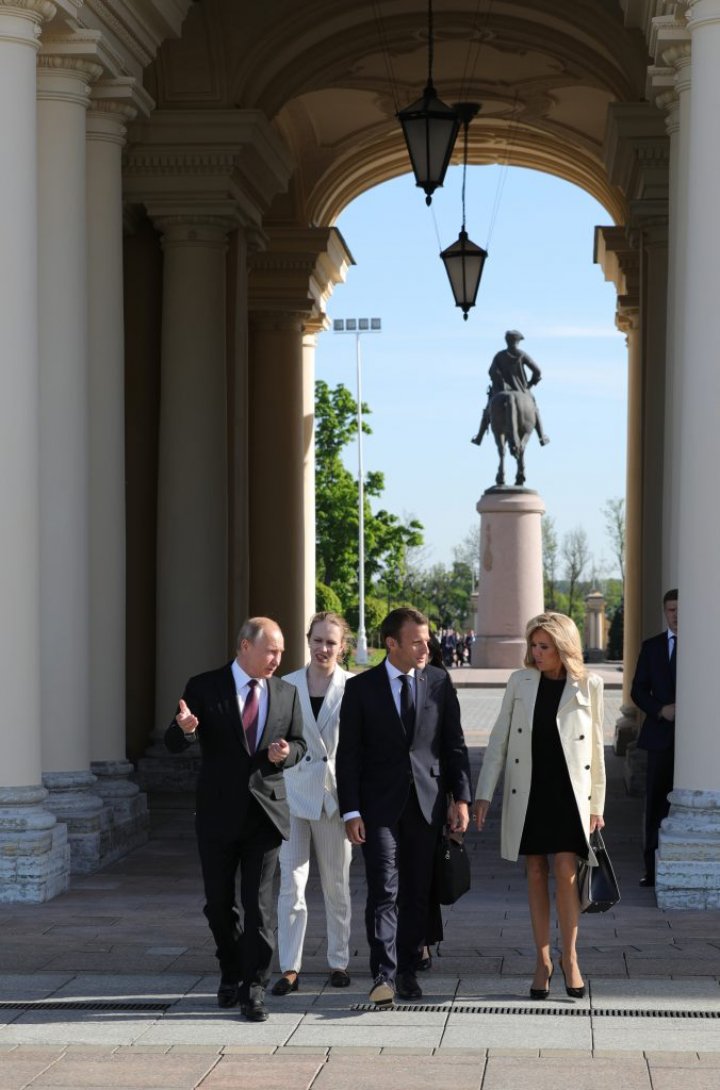 Emmanuel Macron în vizită în Rusia. Despre ce urmează să discute președintele francez și Putin (FOTO)