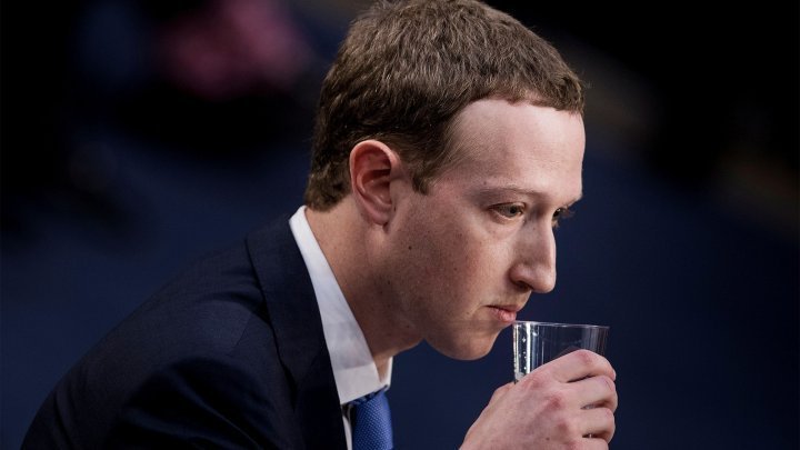 Scandalul Cambridge Analytica continuă. Mark Zuckerberg va fi audiat astăzi în Parlamentul European 