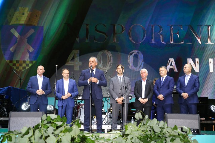 CONCERT DE EXCEPŢIE şi un GRANDIOS FOC DE ARTIFICII la Nisporeni. Vlad Plahotniuc, Andrian Candu şi Pavel Filip au făcut băi de mulţime
