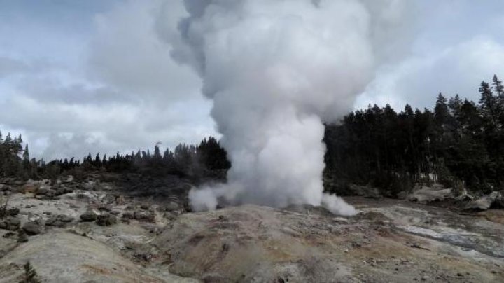 Gheizerul cu cel mai înalt jet de apă din lume a erupt pentru a cincea oară în acest an