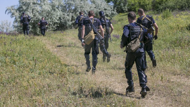 Cei mai bravi poliţişti de frontieră au primit astăzi BERETA DE ONOARE (FOTOREPORT)