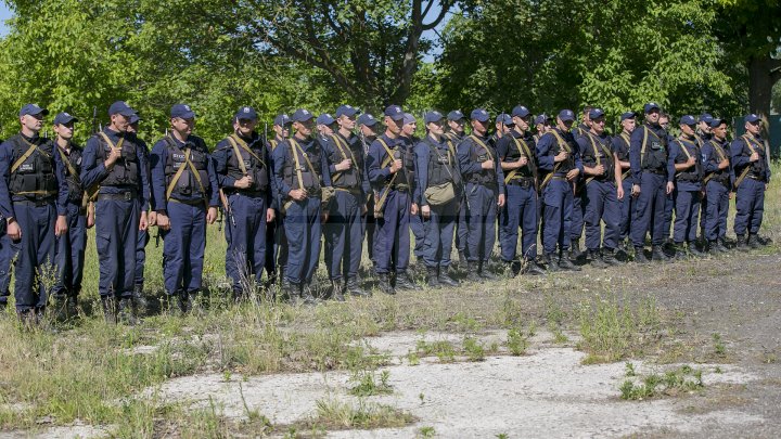 Cei mai bravi poliţişti de frontieră au primit astăzi BERETA DE ONOARE (FOTOREPORT)