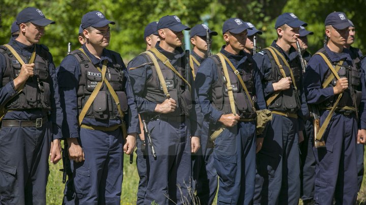 Cei mai bravi poliţişti de frontieră au primit astăzi BERETA DE ONOARE (FOTOREPORT)