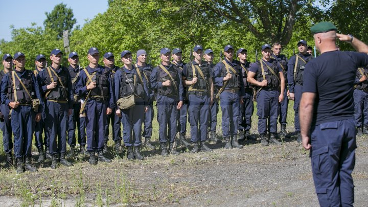 Cei mai bravi poliţişti de frontieră au primit astăzi BERETA DE ONOARE (FOTOREPORT)