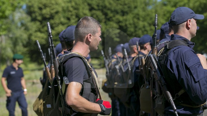 Cei mai bravi poliţişti de frontieră au primit astăzi BERETA DE ONOARE (FOTOREPORT)