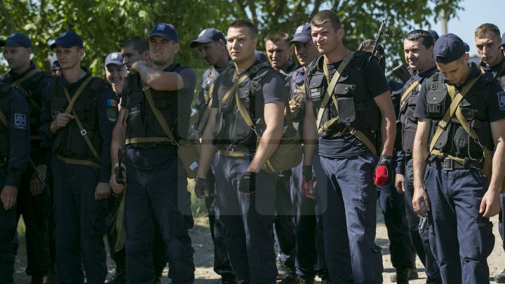 Cei mai bravi poliţişti de frontieră au primit astăzi BERETA DE ONOARE (FOTOREPORT)