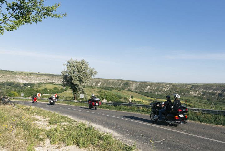 AVENTURĂ PE DOUĂ ROŢI. Un dirijor din Viena a venit la Chişinău cu motocicleta (FOTO)