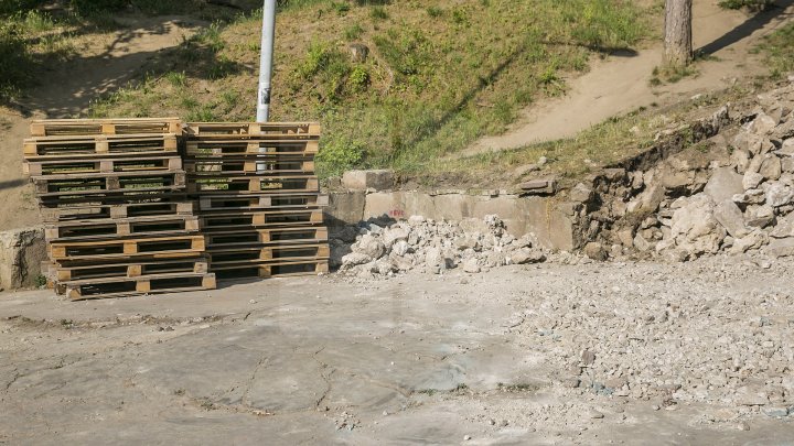 VESTE BUNĂ! Cele 200 de scări de granit din parcul Valea Morilor au început să fie renovate (FOTOREPORT)