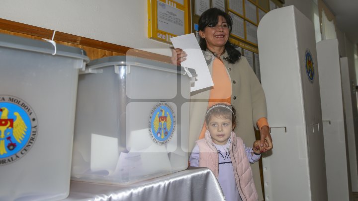 Silvia Radu la urnele de vot: Am votat pentru ca locuitorii Chişinăului să aibă un conducător care să muncească pentru oraş şi locuitorii săi