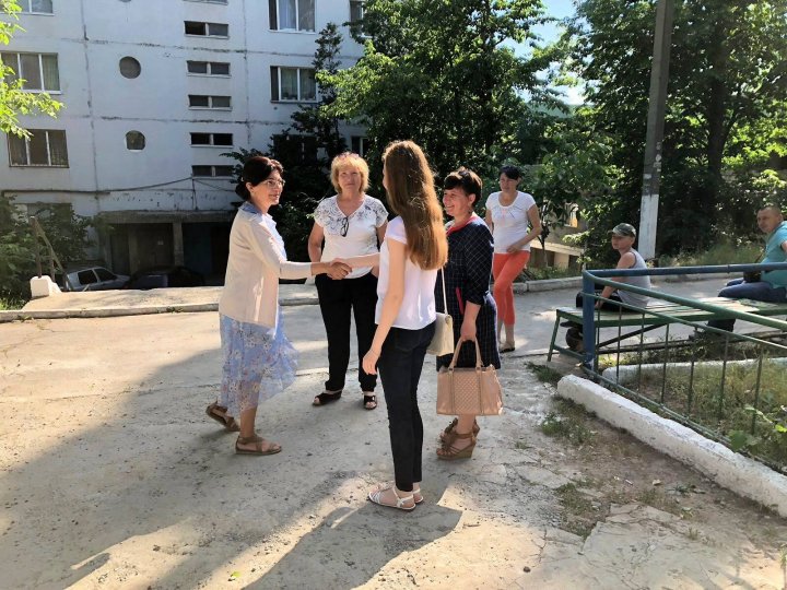 Campania "Fă ceva bun pentru Chişinău", lansată de Silvia Radu, continuă. Un teren de joacă modern, amenajat în Buiucani