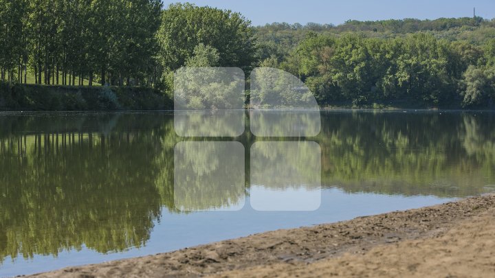 Cum arată plajele de la Vadul lui Vodă. Muncitorii curăţă zona de agrement (FOTOREPORT)