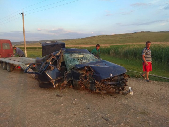 Un şofer BEAT şi-a ucis soţia şi copilul în accident. Pe drum de ţară circula cu 90 km/h FĂRĂ PERMIS DE CONDUCERE