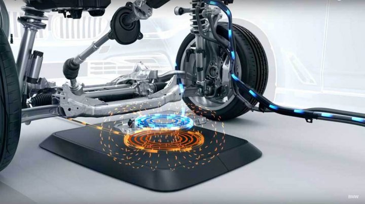 BMW pregăteşte prima staţie dotată cu sistem de încărcare wireless pentru vehicule electrice