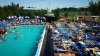 Oferte la piscină pentru sezonul estival. Câți bani vor scoate moldovenii pentru o zi de odihnă