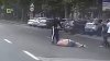 Un bărbat din Capitală, BĂTUT CU PICIOARELE în CAP şi lasat în mijlocul străzii (VIDEO)