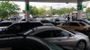 IMAGINEA ZILEI ÎN CAPITALĂ. Mai mulți șoferi și-au adăpostit mașinile de ploaie într-o benzinărie (FOTO)