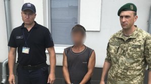 Trei cetățeni moldoveni aflați în căutare, extrădati din Ucraina. Cu ce se ocupau aceştia