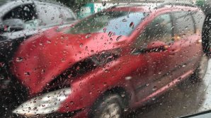 ACCIDENT pe stada Uzinelor din Capitală. Două mașini s-au ciocnit violent (FOTO)