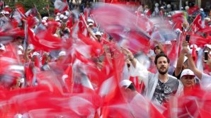 Turcii îşi aleg parlamentarii şi preşedintele. Peste 56 de milioane de alegători sunt aşteptaţi la urnele de votare 