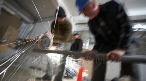 Businessul mai presus ca viaţa. Nereguli grave descoperite de inspectorii muncii la mai multe fabrici din Capitală