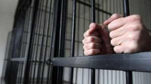 Un avocat şi un angajat al Penitenciarului 13, REŢINUŢI pentru trafic de influenţă: I-au promis libertate unui deţinut