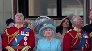PUBLIKA WORLD: Paradă militară şi salve de tun la Londra. Regina Elisabeta a II-a a asistat la ceremonia Trooping the Colour