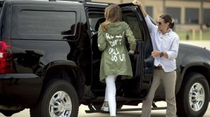 Melania Trump a mers în vizită la copiii imigranți îmbrăcată cu o haină cu mesajul "Mie chiar nu-mi pasă, ţie?" (VIDEO)