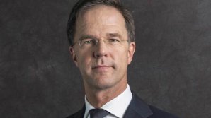 Premierul Olandei, Mark Rutte a dat cu mopul în public (VIDEO)