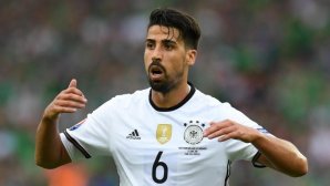 Glume pe seama campionilor. Un ziarist suedez i-a oferit bilete de avion lui Khedira