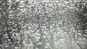 DUŞ RECE ŞI NEAŞTEPTAT PENTRU POLIŢIŞTI! Zeci de tone de apă au curs dintr-un avion peste aceştia