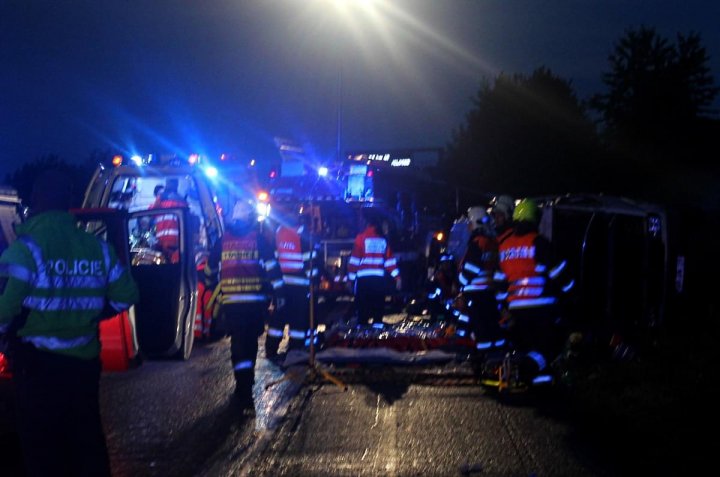 ACCIDENT DE GROAZĂ pe o autostradă din Cehia. Opt moldoveni, răniți la spital (IMAGINI CU PUTERNIC IMPACT EMOŢIONAL)