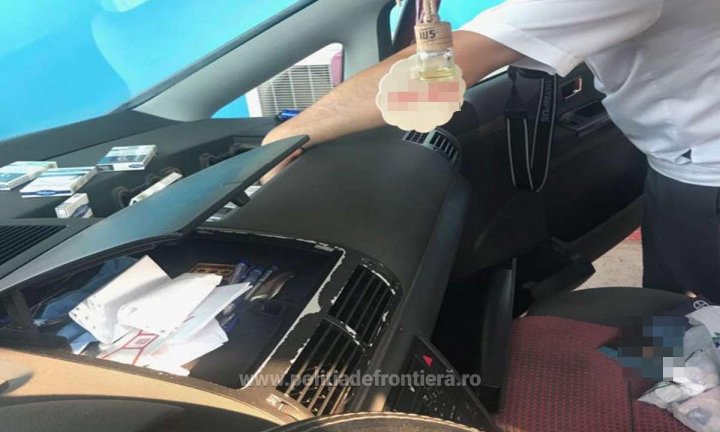 Aproape 5 kg de bijuterii din argint, descoperite în maşina unui moldovean. Ce le-a declarat poliţiştilor de frontieră (FOTO)