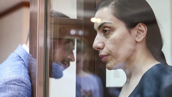 Carina Ţurcan, moldoveanca acuzată de spionaj în Rusia, în fața INSTANȚEI. Jurnaliștii au reușit să o vadă pentru prima dată (FOTO)