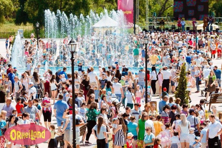 ORHEILAND A FOST INAUGURAT! Zeci de mii de copii și părinți, PREZENŢI la deschiderea celui mai mare parc de distracții din Moldova (FOTO)