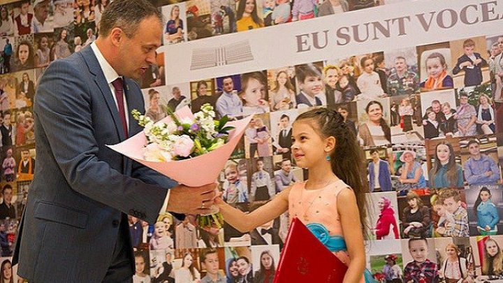 Micul Mozart din Moldova. Pianista Catherine de Caraman, premiată de Andrian Candu cu Diploma Parlamentului de gradul I (FOTO)