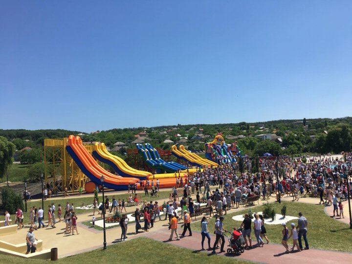 ORHEILAND A FOST INAUGURAT! Zeci de mii de copii și părinți, PREZENŢI la deschiderea celui mai mare parc de distracții din Moldova (FOTO)
