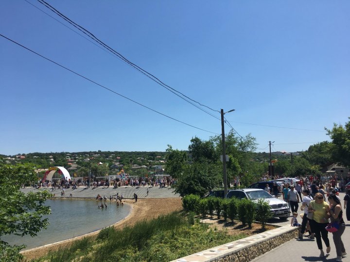 ORHEILAND A FOST INAUGURAT! Zeci de mii de copii și părinți, PREZENŢI la deschiderea celui mai mare parc de distracții din Moldova (FOTO)