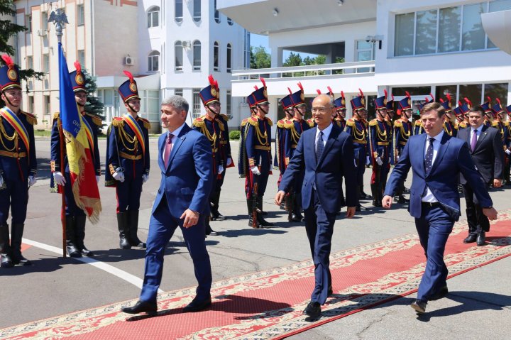 Preşedintele INTERPOL a venit în Moldova. A fost întâmpinat de ministrul Alexandru Jizdan (FOTO)