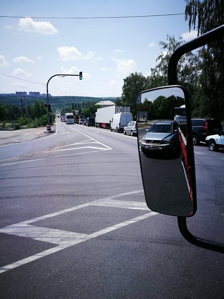 ACCIDENT ÎN LANŢ în Capitală. Trei maşini au blocat circulaţia pe şoseaua Balcani (FOTO)