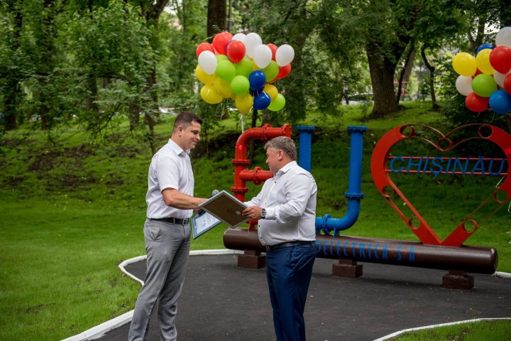 Termoelectrica a inaugurat în Chișinău o alee cu mobilier din țevi reciclate (GALERIE FOTO)