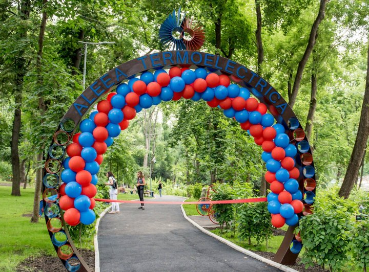 Termoelectrica a inaugurat în Chișinău o alee cu mobilier din țevi reciclate (GALERIE FOTO)