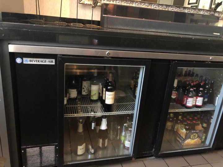 Gaburici, mândru de Moldova. Ce a găsit ministrul Economiei într-un bar din Washington (FOTO)