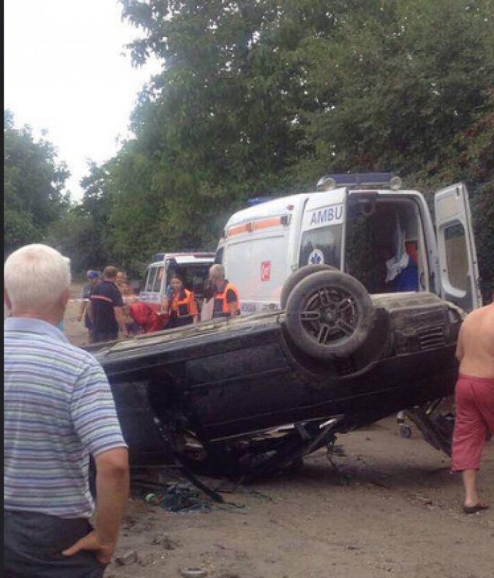 ACCIDENT CUMPLIT în Chişinău: Patru persoane, GRAV RĂNITE