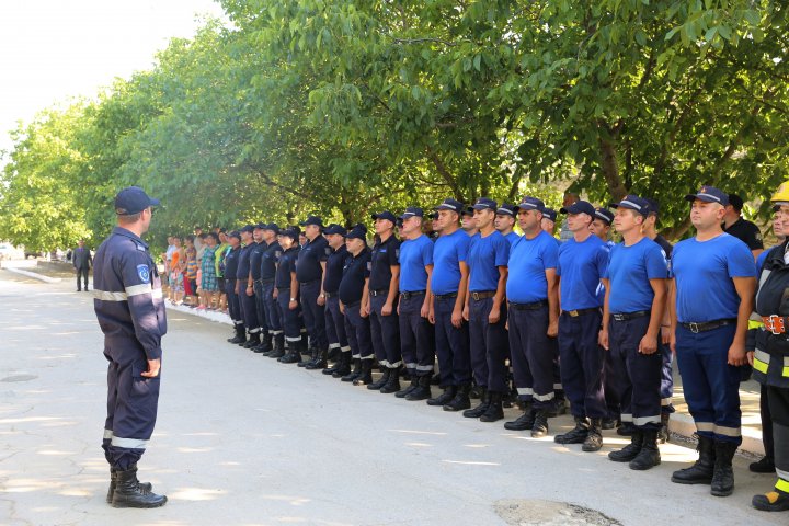 Tot mai mulţi voluntari se alătură IGSU. Un nou post de pompieri a fost deschis în Speia (FOTO)