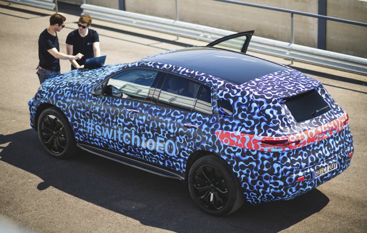 Mercedes a publicat imagini cu EQC, SUV-ul electric testat la temperaturi de 50 de grade Celsius în Spania (FOTO)